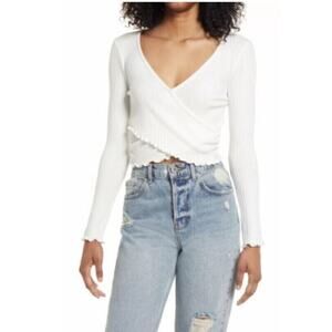 La La Land Creative Women's V-Neck Cropped Lettuce Edge Long Sleeve Top In White